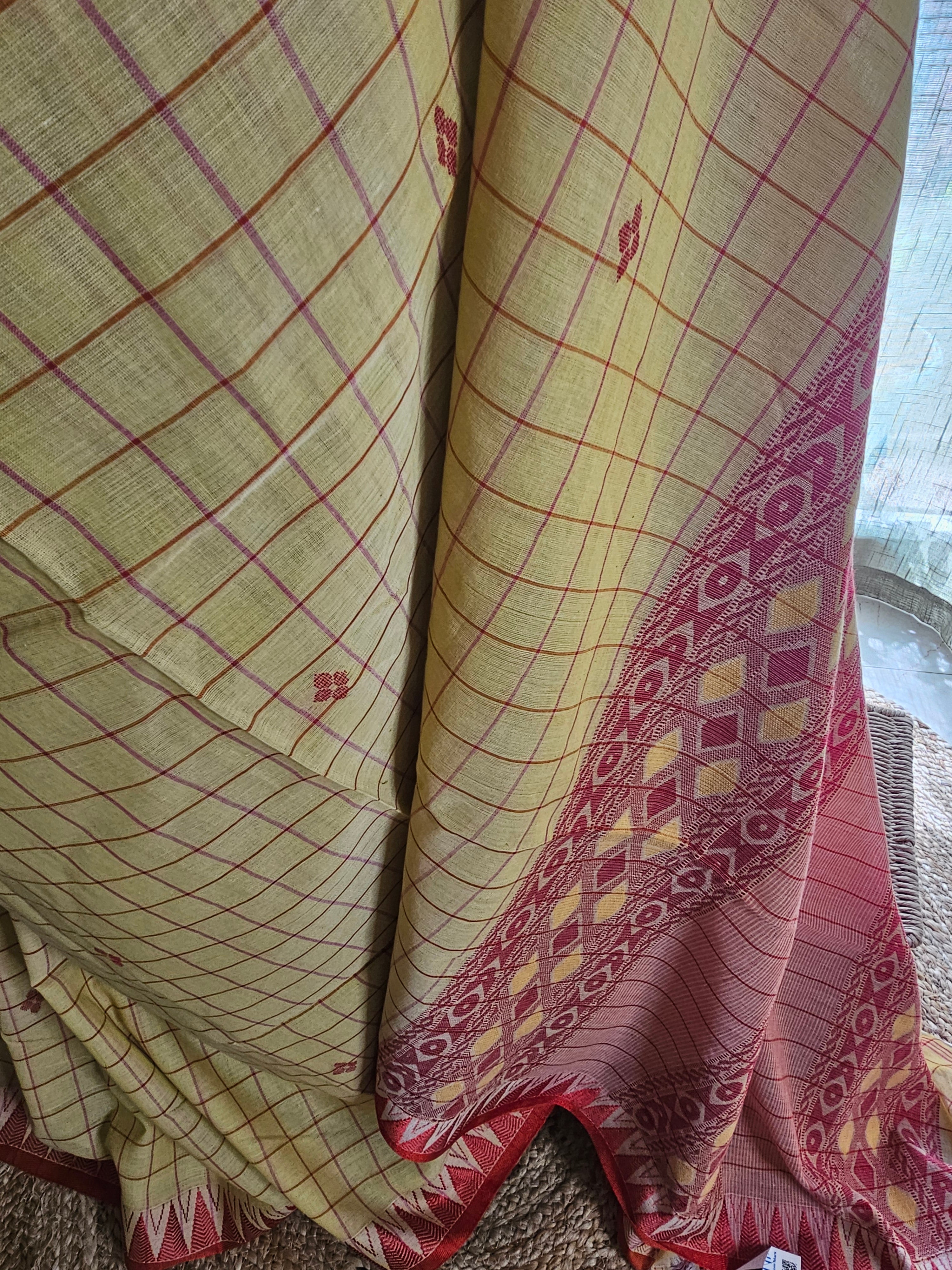 VEDHIKA - Handloom Jamdani Khadi Cotton