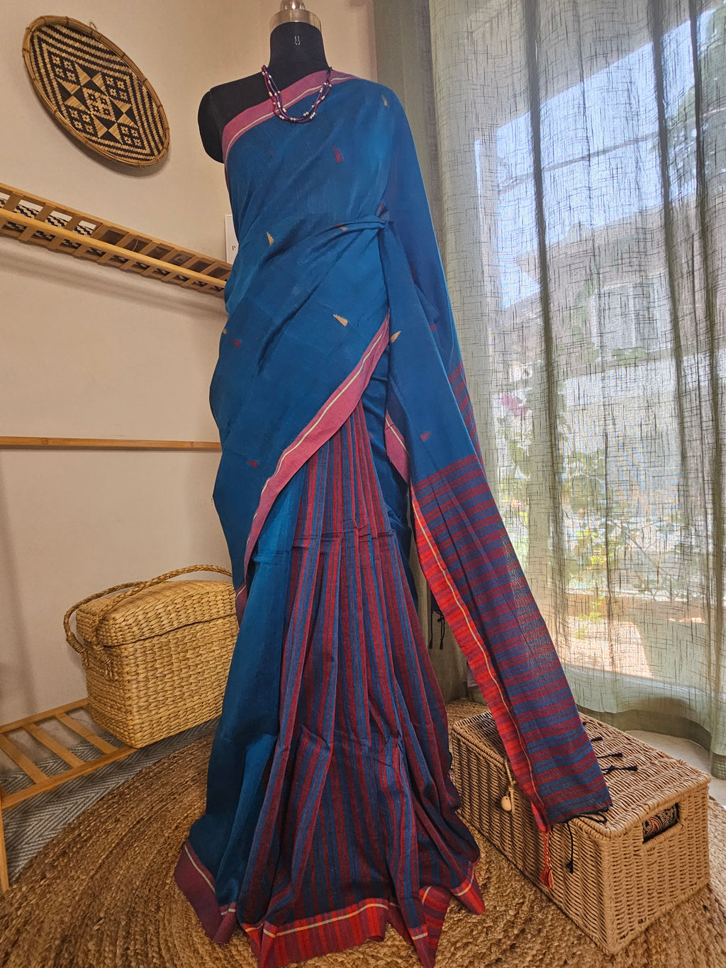NEELIKA VAARNA - Timeless Begumpuri handloom woven Saree