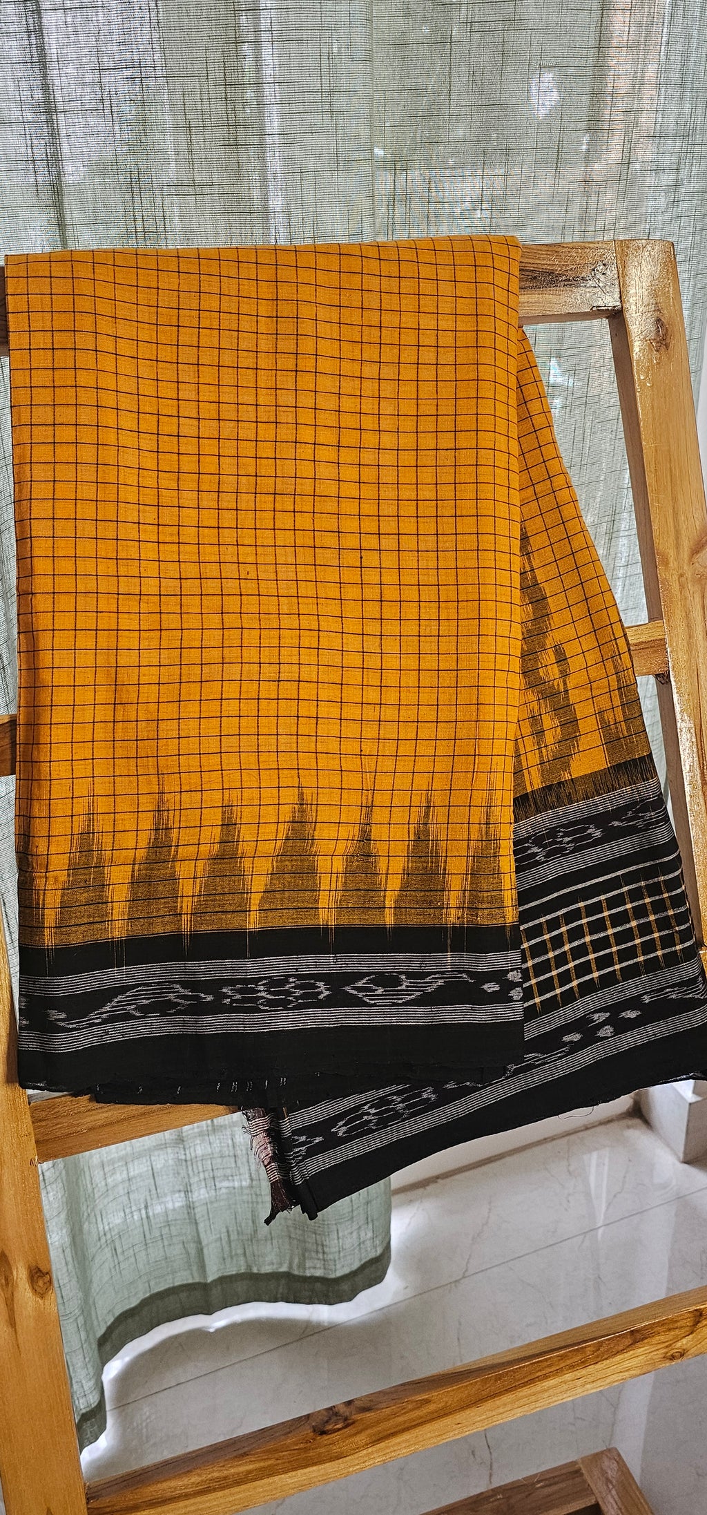 MRITTIKA MUSTRAD - Striking Khandua Daali Scot cotton saree