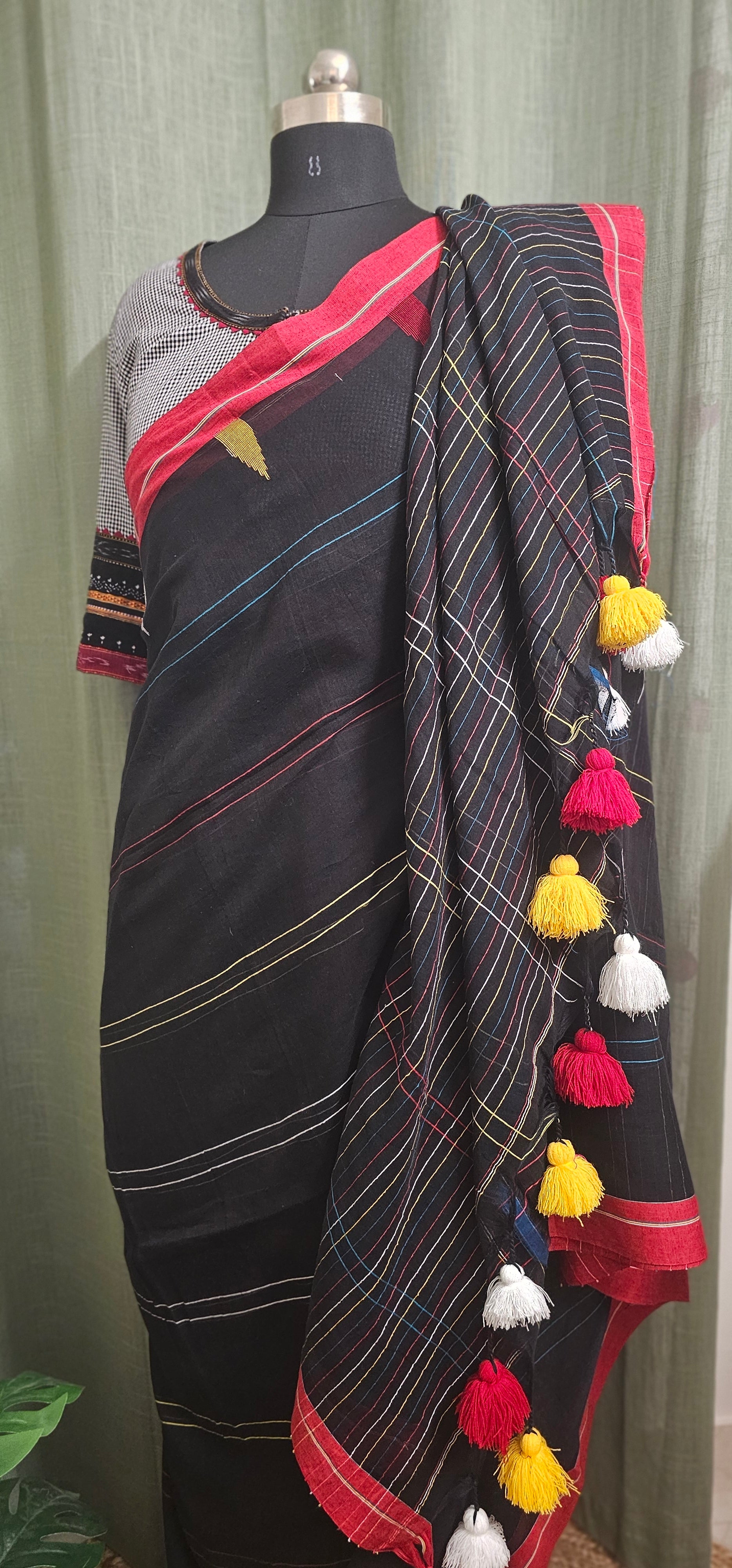 KAARIKA – An Artistic Creation Handwoven Cotton Saree